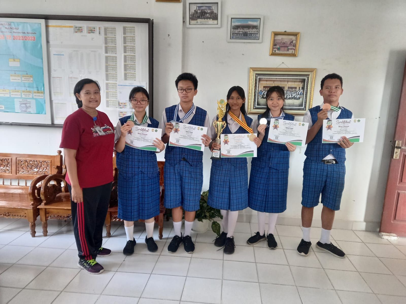 SISWA-SISWI SMPS PELOPOR MANDAU HARUMKAN NAMA SEKOLAH DENGAN MERAIH SEJUMLAH PENGHARGAAN DI AJANG OLIMPIADE TINGKAT NASIONAL